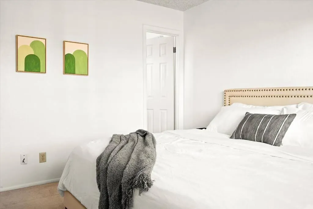 Appartement Phoenix Getaway, Poolside Oasis, & Tesla Charger